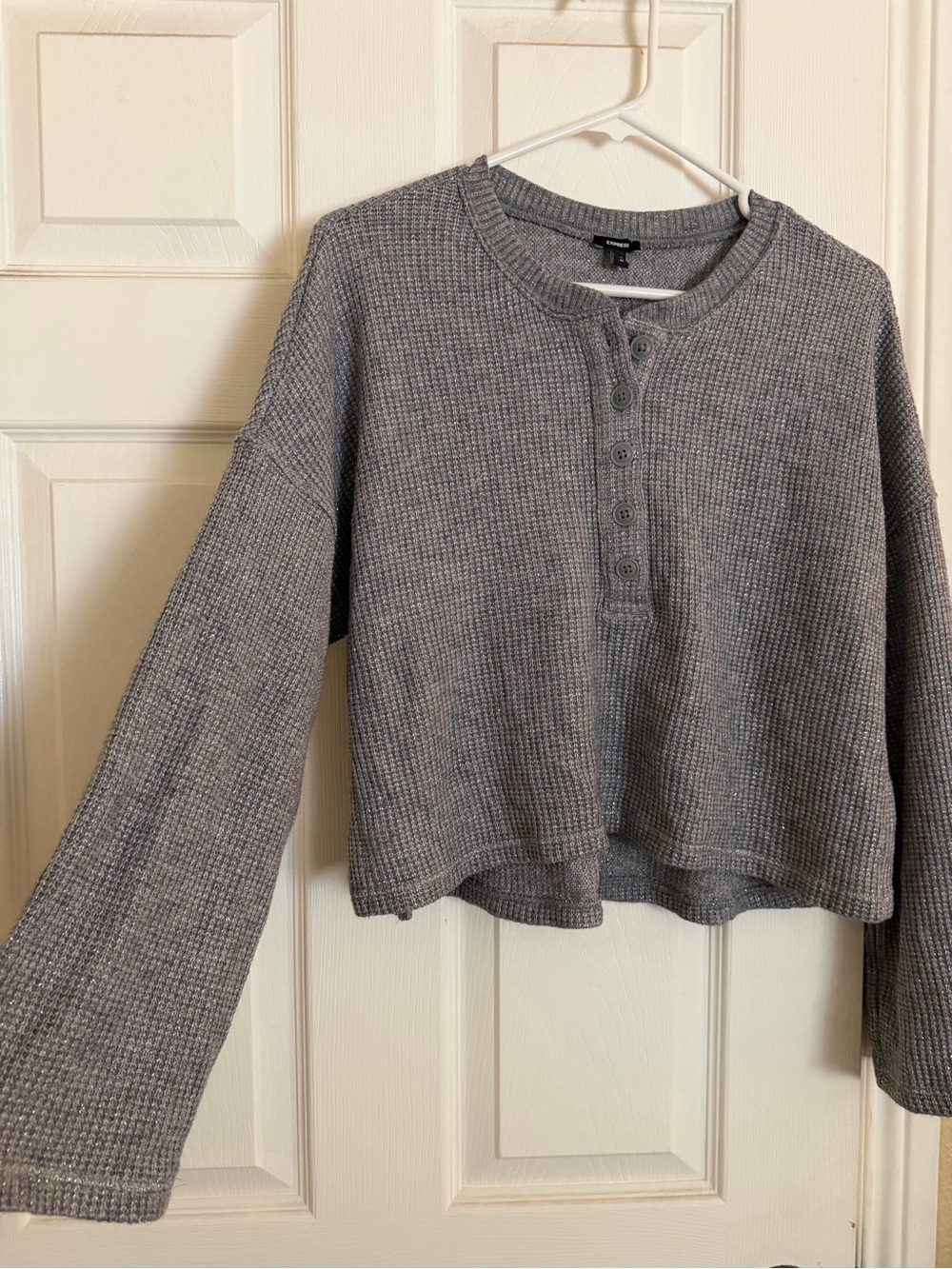 Express Gray Metallic Waffle Knit Cropped Henley Top – XS – NWT